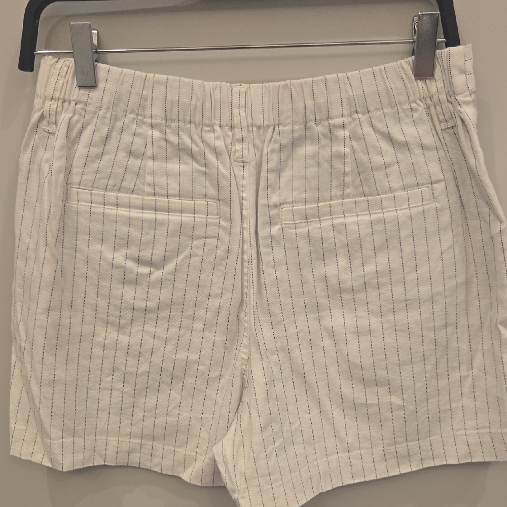 Evereve White Shorts with Navy Pinstripes - Picture 2 of 3